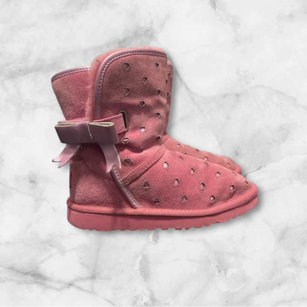 Ugg Australia Pink hearts and bows Boots little girl size 1 SN 1004899